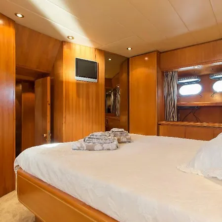 Botel My Angelisa The Yacht *