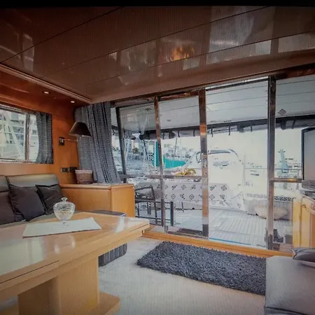 Botel My Angelisa The Yacht