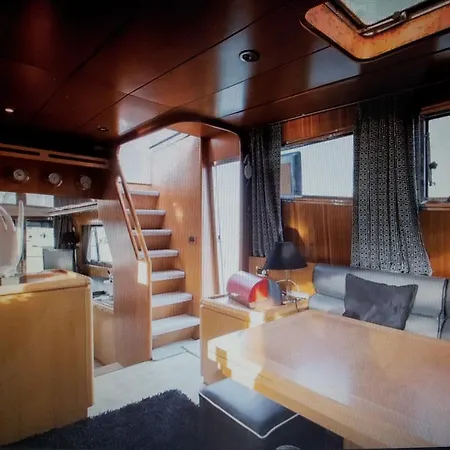 Botel My Angelisa The Yacht *
